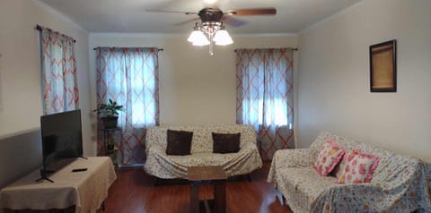 Quiet Futon Bed in Shared Space Vacation rental in Alexandria