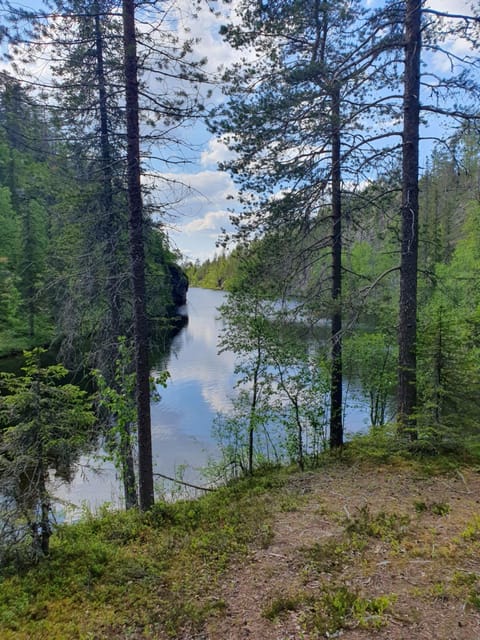 Hilltop Villa at Lake Porontima Chalet in Lapland