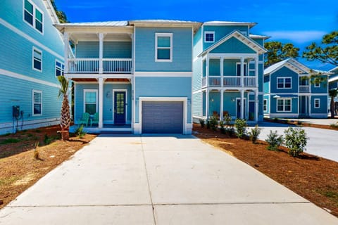 Lagoon Luxury House in Upper Grand Lagoon