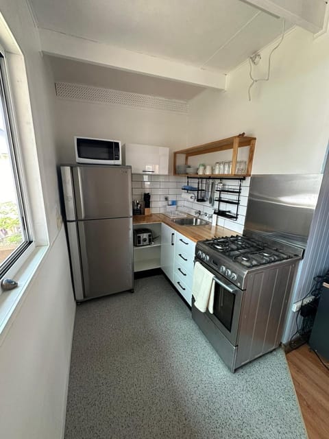 Kitchen or kitchenette, minibar, pet friendly, stove