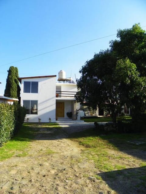 Casa Fresnos House in State of Querétaro