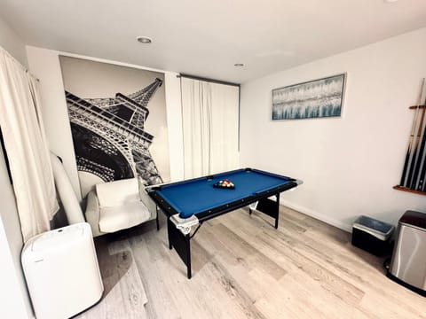 Amazing Large 2 Bedroom West Hollywood Apartment Condo in Hollywood