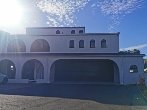 Luxury Harbour view Villa in Dunedin