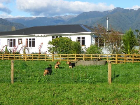 Totara Glen House in Tasman District, Tasman, New Zealand