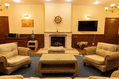 Communal lounge/ TV room, TV and multimedia, Living room, Seating area, fireplace, furniture, microwave