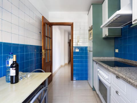 Kitchen or kitchenette, minibar, pet friendly, stove