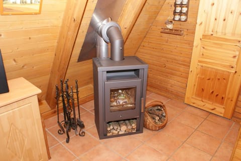 Zeltdachhaus mit Kamin und grosser Terrasse House in Damp