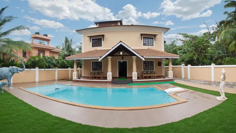 Facade/entrance, Garden, Decorative detail, Swimming pool