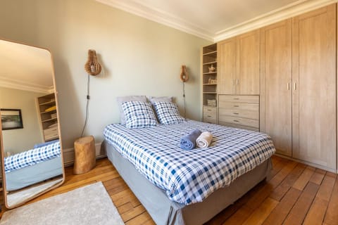 Bed, Photo of the whole room, Bedroom, wardrobe