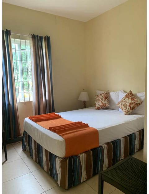 2-bedroom Apt in an Ocean Front Resort in Jamaica - Enjoy 7 miles of White Sand Beach! apts Condo in Negril