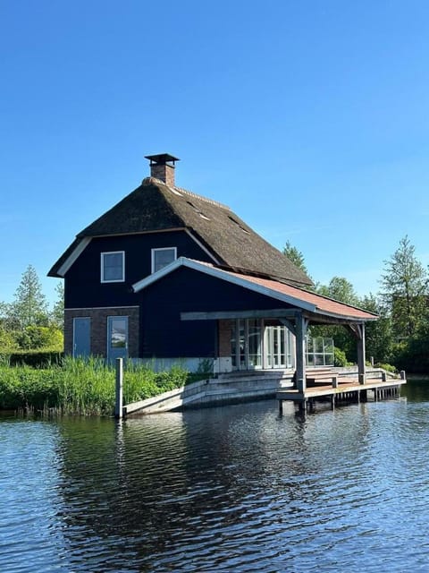 Waterresort Bodelaeke Giethoorn Terrain de camping /
station de camping-car in Giethoorn