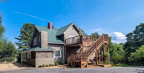 Walnut Hill House in West Jefferson