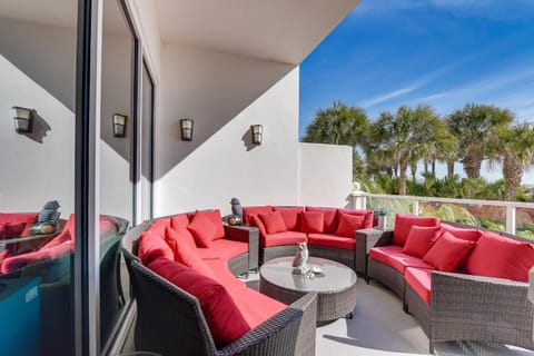 Beachfront Galveston Getaway with Resort Pool Access Condominio in Diamond Beach