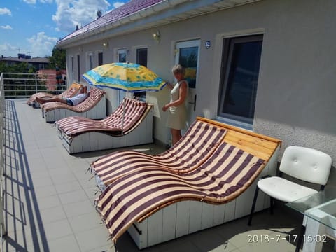 Balcony/Terrace, sunbed