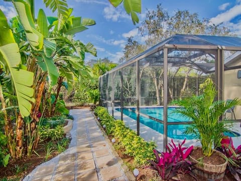 “Casa Del Jardin” private Sanctuary with pool House in Indian River