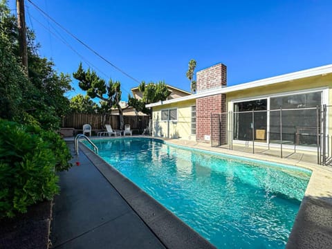 4 BR House With Pool - BB-WW Haus in Westwood