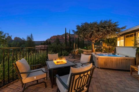 Heart of Uptown Sedona with Epic Views HotTub Trails Casa in Sedona