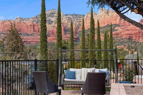 Heart of Uptown Sedona with Epic Views HotTub Trails Maison in Sedona