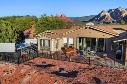 Unrivaled views Large uptown home wIth SwimSpa and Sauna Casa in Sedona