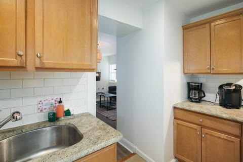 Stroll to Main St: 2BR on the Park Copropriété in Manayunk