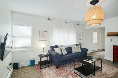 Stroll to Main St: 2BR on the Park Condominio in Manayunk