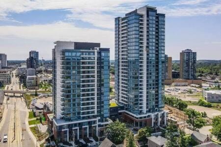 Newly Built Condo w Amazing Amenities and Views Copropriété in Waterloo