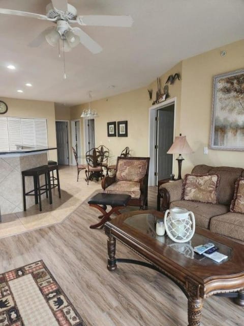 Perfect Condo, 31 MM, HOA Pool, Fishing Apartment in Lake of the Ozarks