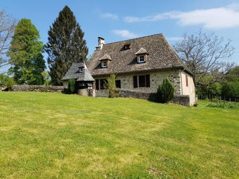 Gîte de France à Latronche 2 épis - Gîte de France 5 personnes MAE-9294 Apartment in Auvergne-Rhône-Alpes