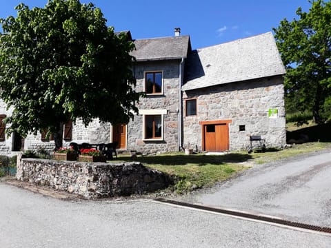 Gîte de France à Alleyrat 3 épis - Gîte de France 4 personnes MAE-9324 Apartment in Auvergne-Rhône-Alpes