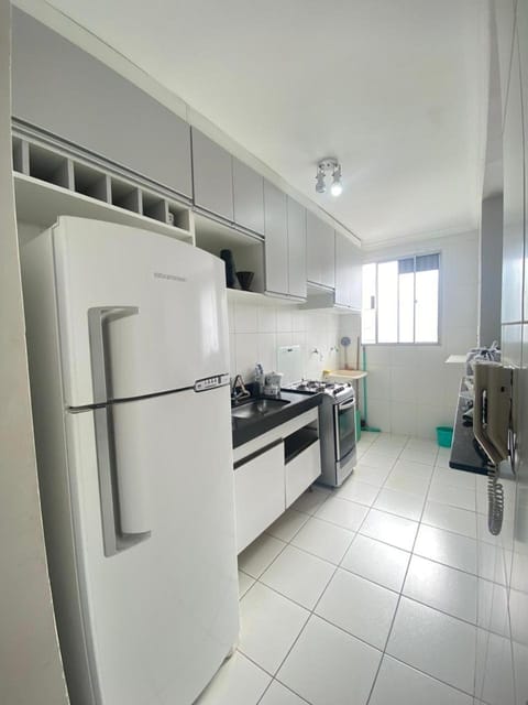 Kitchen or kitchenette, minibar, oven, stove