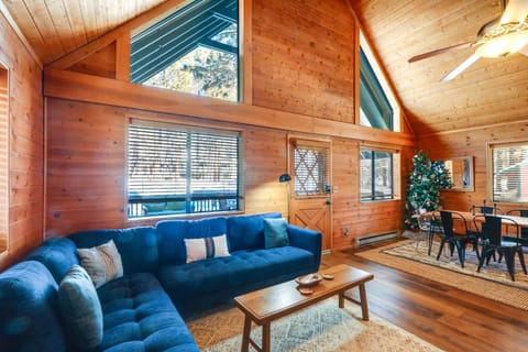 Munds Park A-Frame Cabin Rental with Deck and Fire Pit Maison in Munds Park