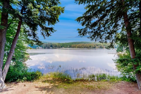 Hermit Lake Retreat Casa in Sanbornton