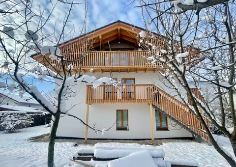 Property building, Day, Natural landscape, Winter, Balcony/Terrace