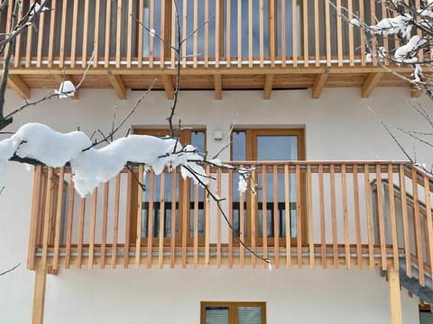 Property building, Day, Winter, Balcony/Terrace