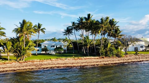 Property building, Natural landscape, Garden, Beach, Beach, Sea view