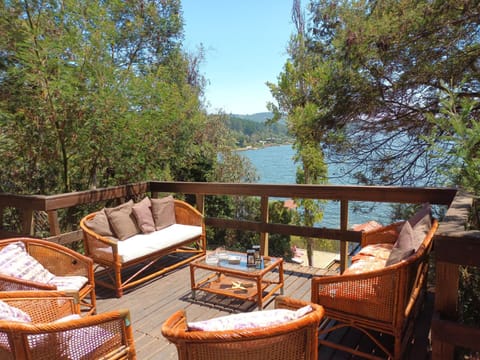 View (from property/room), Balcony/Terrace, Lake view