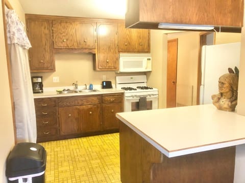 Second Floor Furnished Apartment Near Lakes and Airport! Apartment in Minneapolis