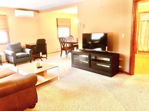 Second Floor Furnished Apartment Near Lakes and Airport! Apartment in Minneapolis