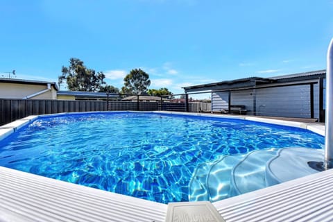 Mount View Vista with Private Pool House in Cessnock