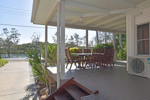 Tranquil Waters House in North Haven