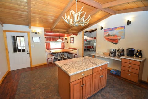 LA07 -Mountain Life Retreat ** New Listing ** House in Bass Lake