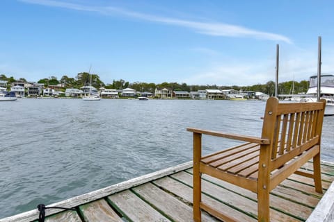 Waterfront Bliss at Balmoral Lake Macquarie House in Lake Macquarie