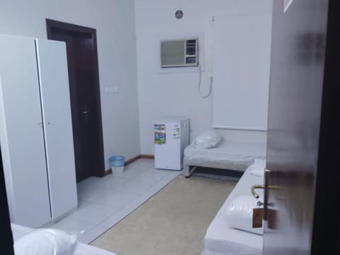 مكة شقة غرفتين شعبي بيني و بين الحرم نفق واحد كيلومتر 15دقيقة مشي و يوجد مواقف سيارات Makkah Apartment Two rooms Apartment in Mecca