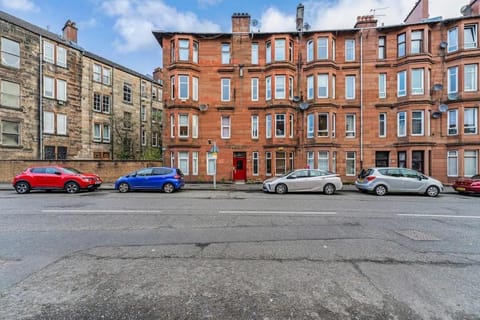 Traditional 1-Bed Flat in Southside (Hampden/Shawlands) Apartment in Glasgow