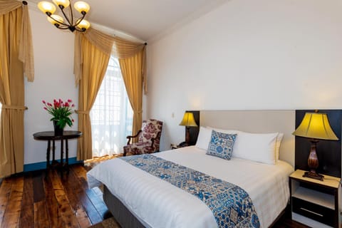 Del Parque Hotel & Suites Bed and Breakfast in Cuenca