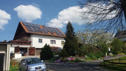 Gemütliche Wohnung in Obernaundorf mit gemeinschaftlichem Pool, Grill und Terrasse Apartment in Freital