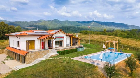 Къщата на Mечтите / House of the Dreams Villa in Gabrovo, Bulgaria