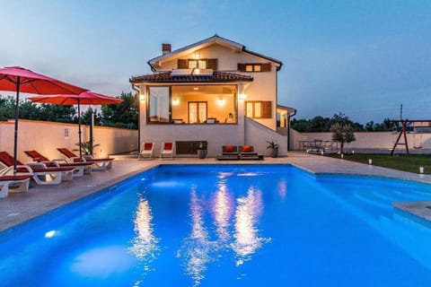 Nettes Ferienhaus In Pomer Mit Privatem Pool House in Medulin