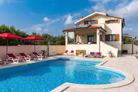Nettes Ferienhaus In Pomer Mit Privatem Pool House in Medulin