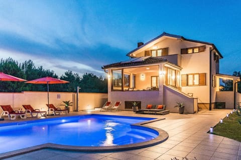 Nettes Ferienhaus In Pomer Mit Privatem Pool House in Medulin